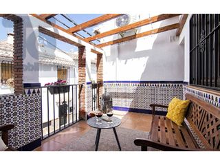 Casa aparellada  Calle barrichuelo cartuja. Casa pareada en venta en san ildefonso hospital real18010