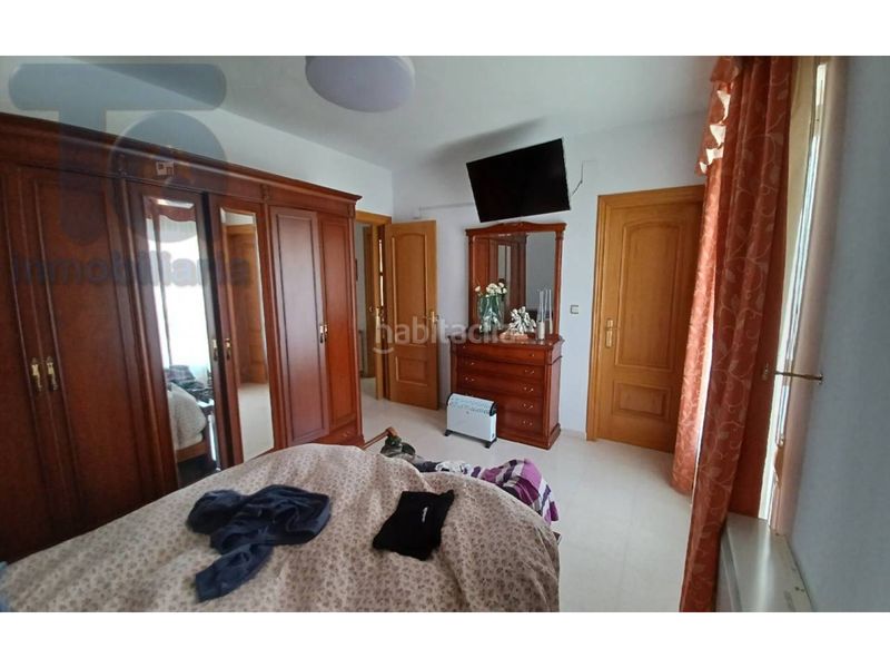 Foto f83719d2-cf9c-4481-a74f-704c852eb7e8. Casa adossada amb calefacció aparcament a Dúrcal