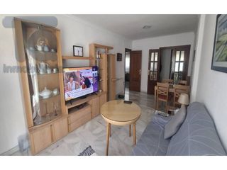 Pis  Calle junto a parada bus cayetano 2. Piso en venta en zona calle ponienteavenida cristóbal colón18100