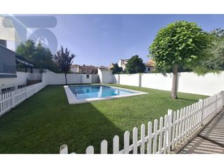 Casa a schiera  Calle junto a correos. Casa adosada en venta en alhendín