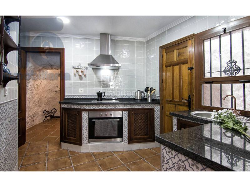 Foto 131db4a0-a136-4ebb-9a50-d69404e2a43a. Casa pareada  en venta en San Ildefonso hospital real18010 en Granada