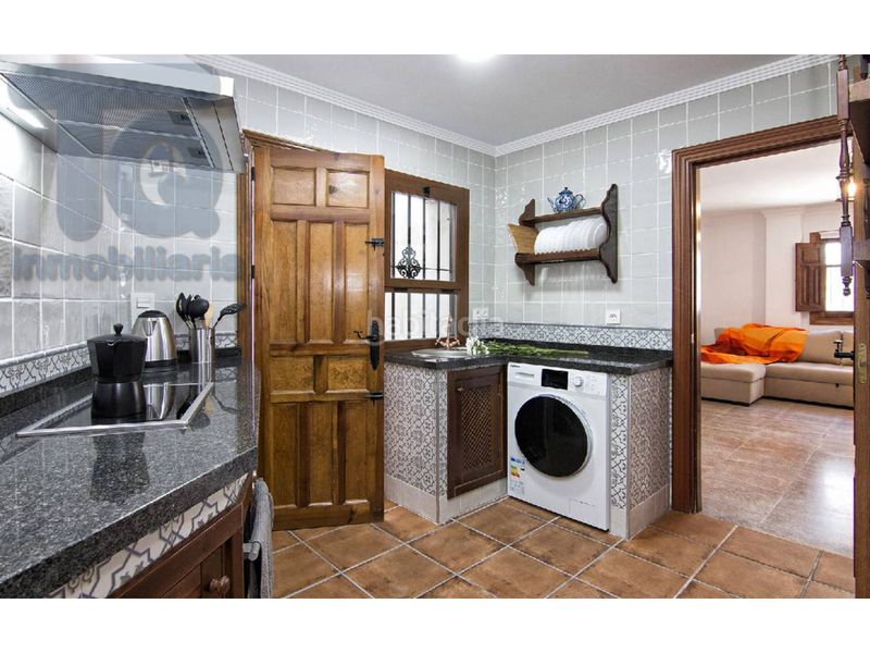 Foto 4b6b6566-9328-492d-8984-7efcab25ef6b. Casa pareada  en venta en San Ildefonso hospital real18010 en Granada