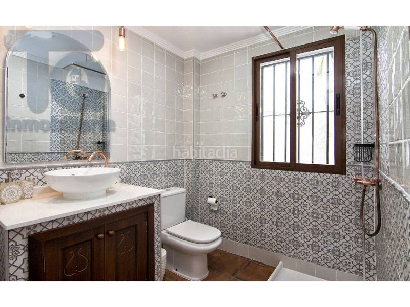 Foto f72ed328-e1fb-4f36-9943-4d2266cd964c. Casa pareada  en venta en San Ildefonso hospital real18010 en Granada