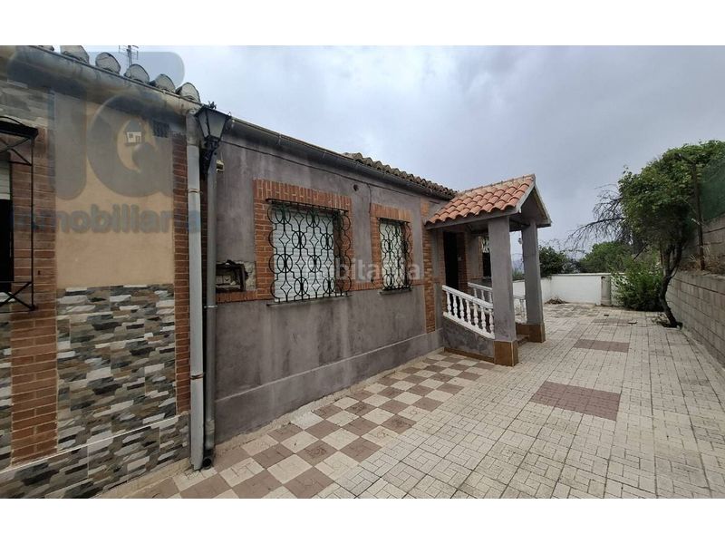 Foto abd315a1-b7cb-4064-90d4-5a5c8bd22732. Masia amb aparcament piscina a Cogollos de la Vega