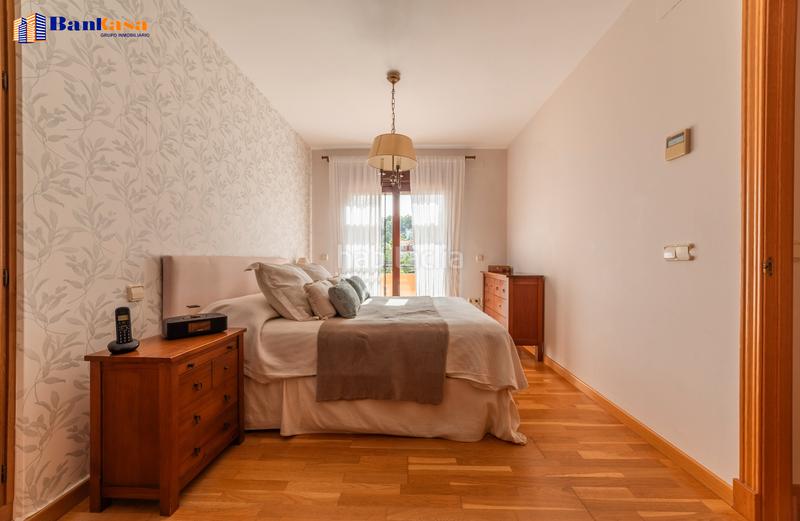 Foto c80396ed-4f1a-434c-bc0a-e9fcf8440e80. Doppelhaus mit kamin parking pool in Pinares de San Antón Málaga