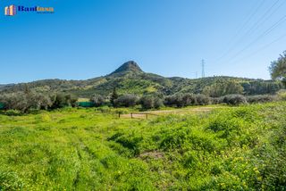 Landgut in Campanillas. Parcela rústica con pequeña instalación ecuestre