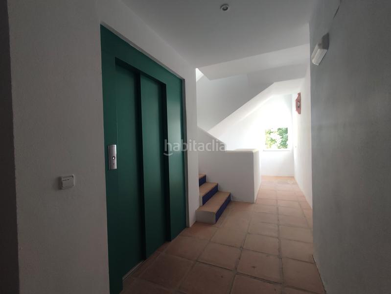 Foto b238eeb3-1322-4580-8312-6ea3dfb2b5c6. Pis amb calefacció aparcament piscina a los arqueros - puerto del almendro Benahavís
