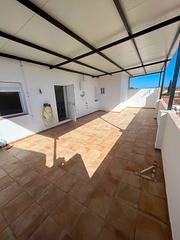 Alquiler Piso  Benamargosa. Apartamento con amplia terraza