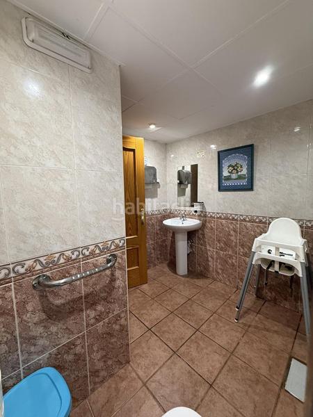 Foto dc713372-24e4-42fc-8089-7cf2d99b499e. Locale commerciale in El Consul - Ciudad Universitaria - El Romeral Málaga