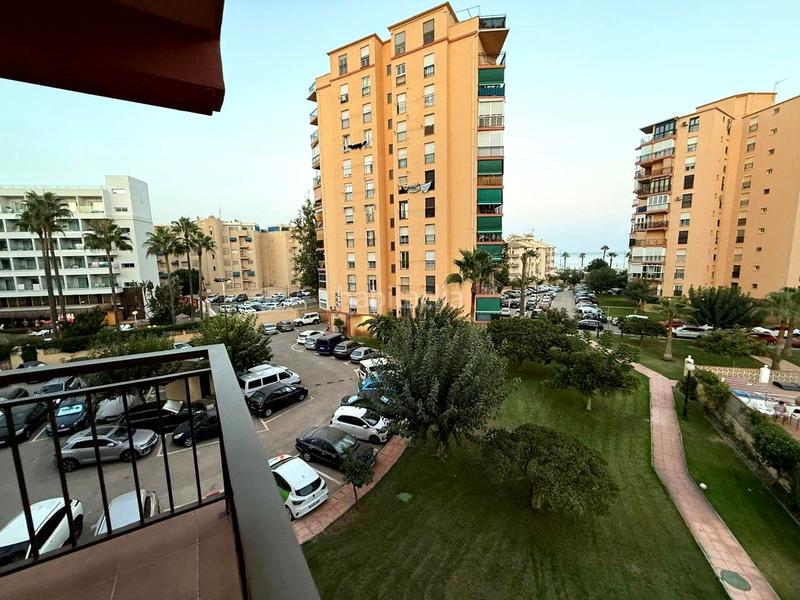 Foto 62cf1ce8-be0f-4d50-9729-436eeb187f84. Alquiler piso apartamento 1 linea de playa urb.los tres caballos torre de londres en Torremolinos