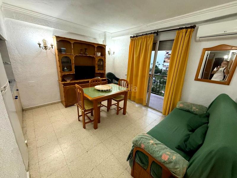 Foto db284ad7-02bb-491d-8793-ef0fdd6e341e. Alquiler piso apartamento 1 linea de playa urb.los tres caballos torre de londres en Torremolinos