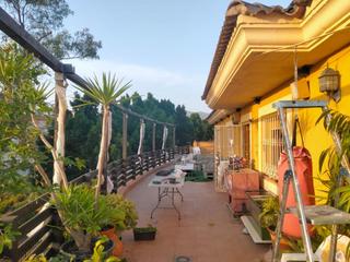 Casa  Lazarillo. Casa maravillosa con una amplia terraza que rodea la casa
