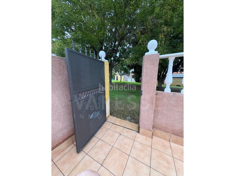 Foto 769fbd0e-423b-4637-899d-dc8edc5e110b. Casa adosada chalet adosado con piscina comunitaria!!! en Villanueva del Ariscal