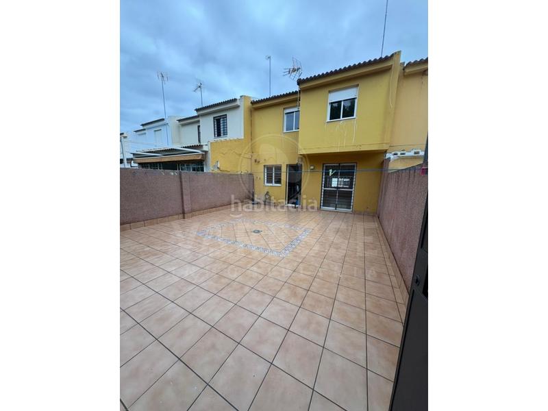 Foto e6afe822-6eb9-4ae1-9a62-7162538ad7a0. Casa adosada chalet adosado con piscina comunitaria!!! en Villanueva del Ariscal