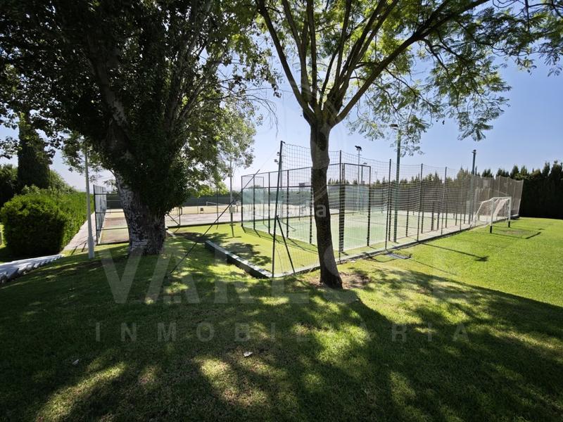 Foto 8be76706-36e7-48d2-af69-2a5ea64bbb63. Casa con parcheggio in Camas