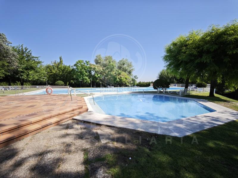 Foto 960117ff-10c4-4e73-acd8-aa732611cd7d. Casa con parcheggio in Camas