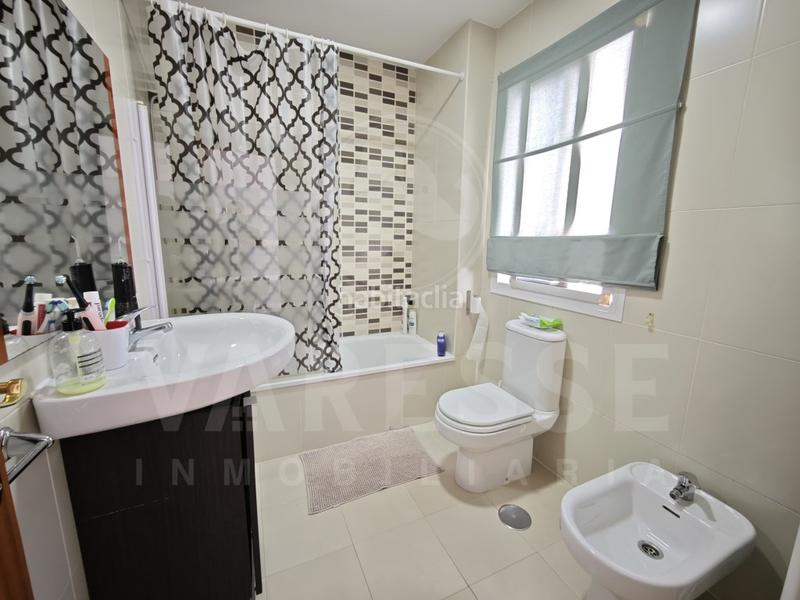 Foto 40d8f1f5-78e6-40ec-993b-f2f2cc683d17. Towny house with parking in Huévar