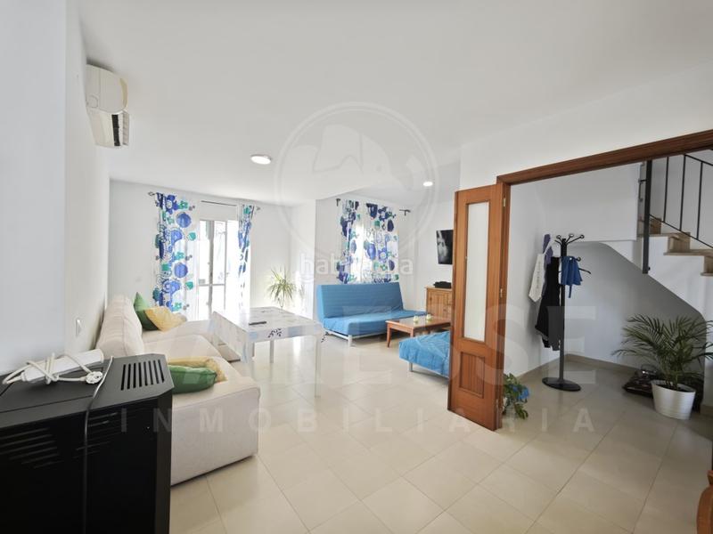 Foto 7c3f2148-1153-44e3-8ca6-69371ad72f05. Towny house with parking in Huévar