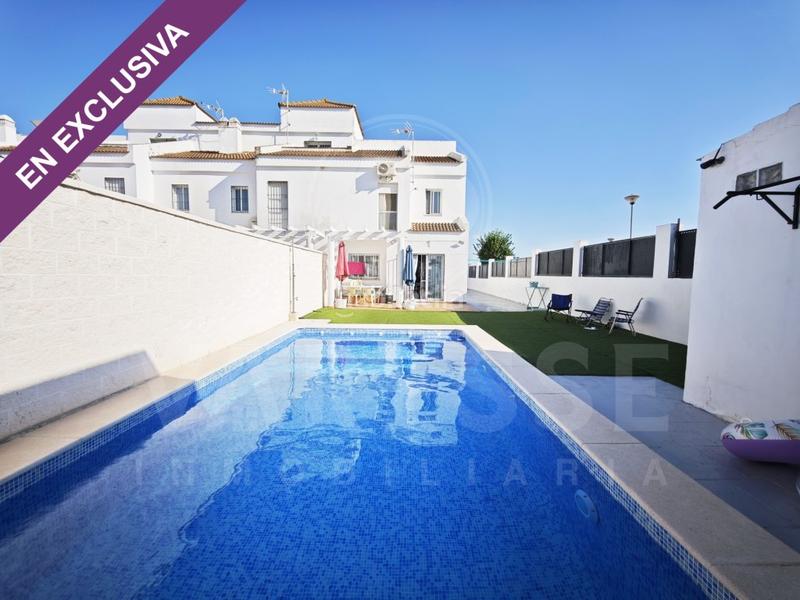 Foto 7cfcf740-3f83-4eb6-9bf0-7bed16111873. Towny house with parking in Huévar