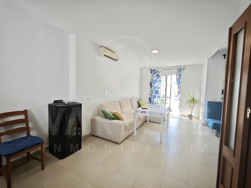 Foto a1e98e49-73ee-4cbf-bf83-8cef9fbfe1af. Towny house with parking in Huévar