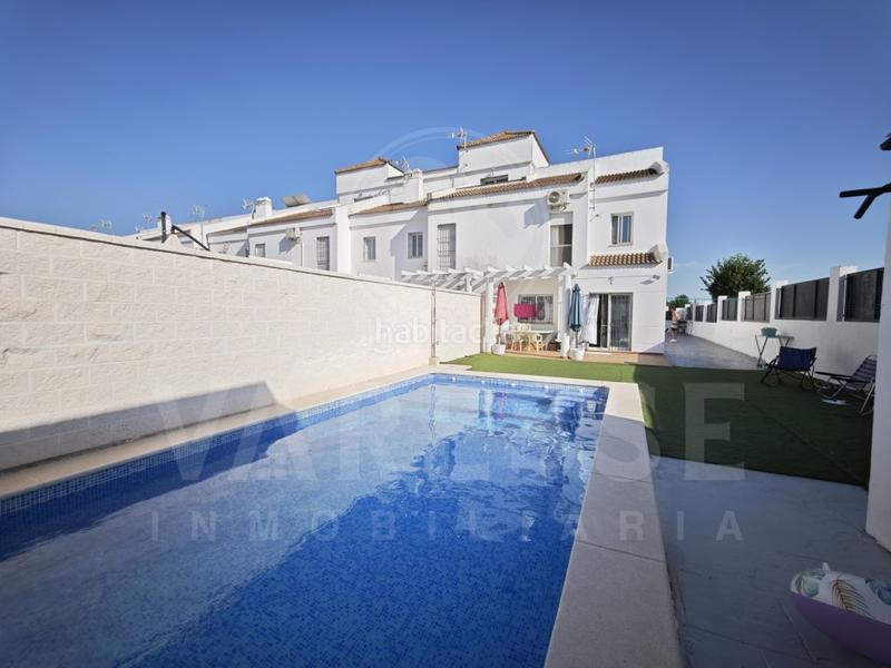 Foto f094eed1-d0a7-4b08-9734-bd42cf218016. Towny house with parking in Huévar