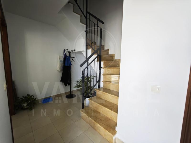 Foto fc70d8e2-b4fc-4236-a681-d4bb9a6796eb. Towny house with parking in Huévar