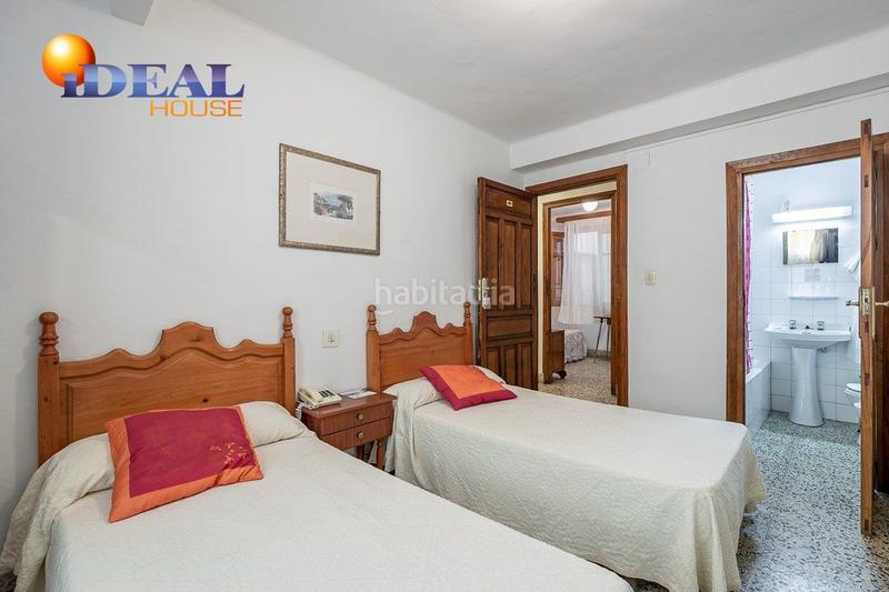 Foto 65c10e6a-06c6-40a5-8de6-fff06d663422. Edificio hostal en Lanjarón