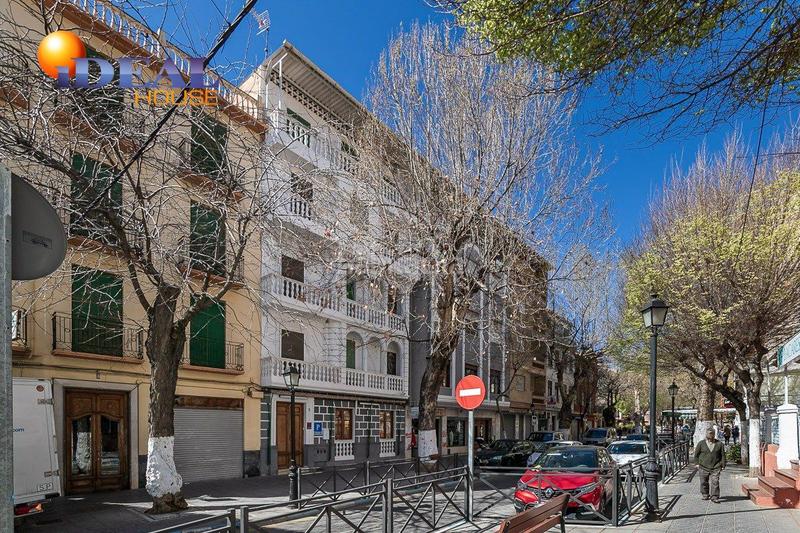 Foto 8fad8b87-fe2e-4b42-b6a1-c3442d5591e6. Edificio hostal en Lanjarón