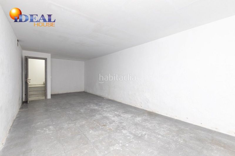 Foto 03e8aa3b-bbf0-4689-97f6-8389ae4e4e3c. Local comercial a calle paseo 10 a Montefrío