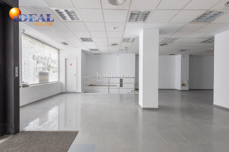 Foto 42675d27-ad05-427c-97b7-f87892bccd4d. Local comercial a calle paseo 10 a Montefrío