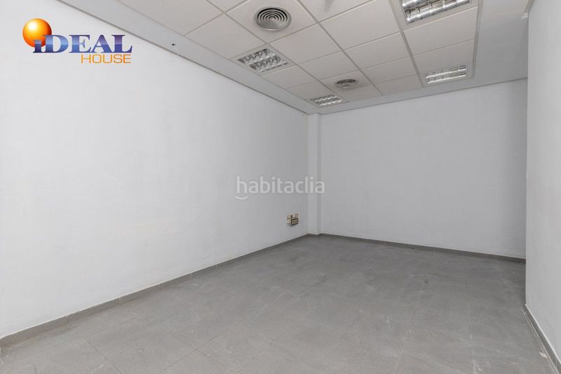 Foto 698baaca-29a7-4a5f-9afb-2cbd7ff405be. Local comercial a calle paseo 10 a Montefrío