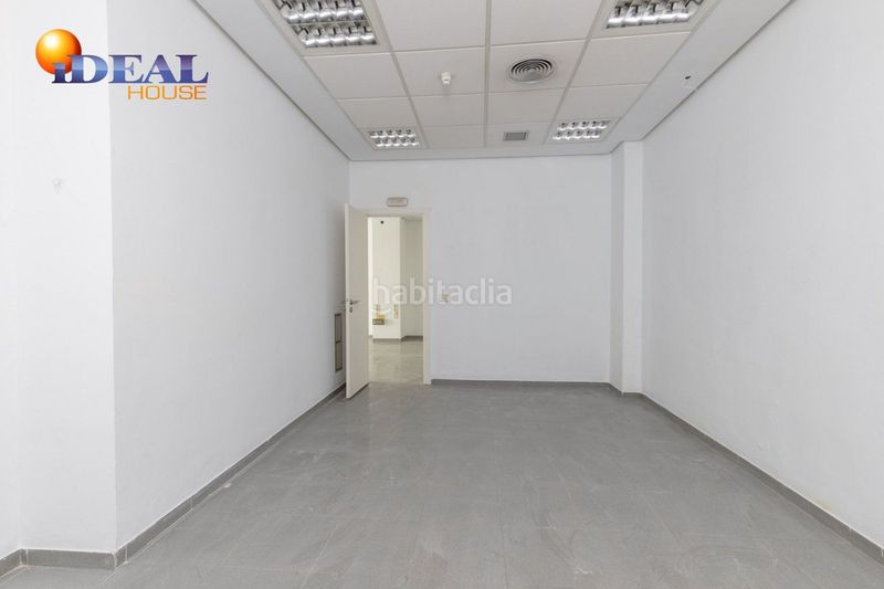 Foto f0de438a-4a17-4119-9749-689e050f971d. Local comercial a calle paseo 10 a Montefrío
