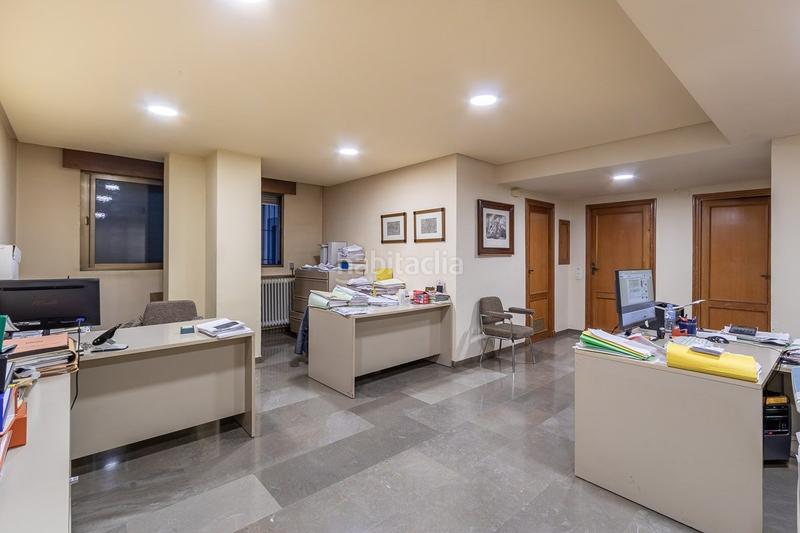 Foto b78103c4-03fb-45d2-8a79-9842258efc3f. Local comercial oficina en solarillo de gracia, . en Granada