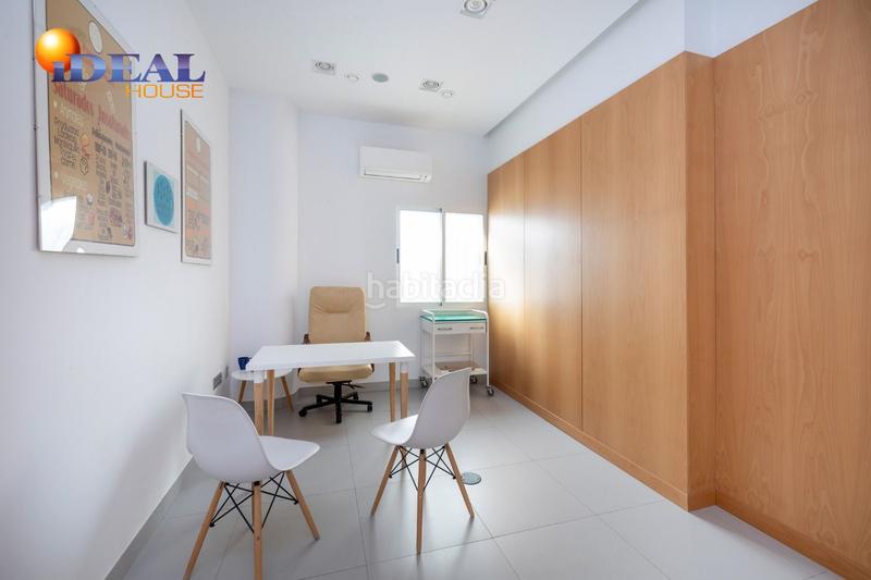 Foto ce18ab2c-ae14-42d9-a919-2604f54c6d55. Locale commerciale in Cervantes Granada