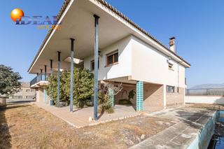 Masia a Santa Fe. Casa con terreno y nave en santa fe