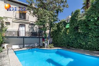 Xalet a Calle barranco del abogado 5. Carmen con espectacular jardin y piscina