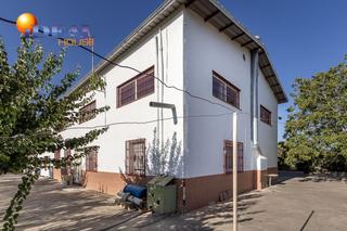 Xalet a Santa Fe. Oportunidad! casa y nave en santa fé