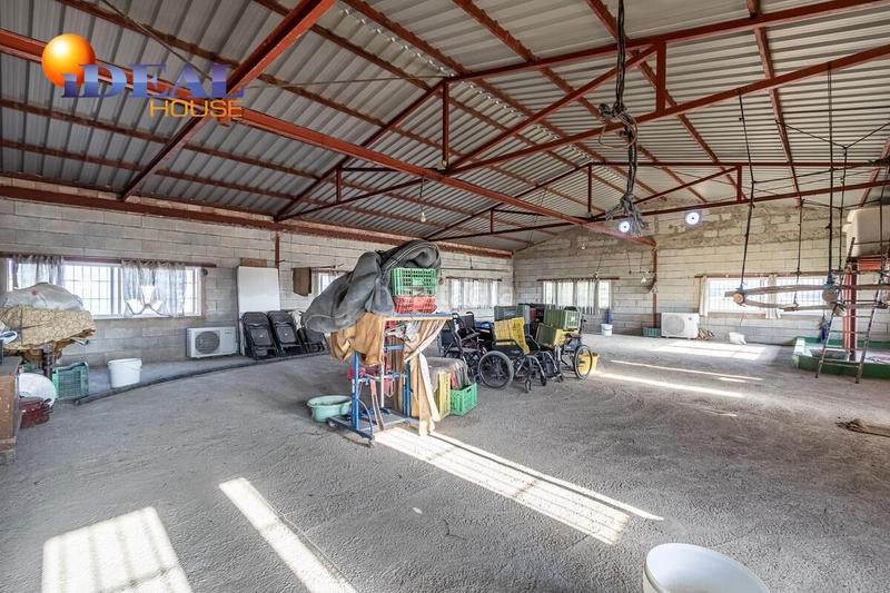 Foto 9fa56e80-76eb-4bc4-ac04-6c242c5de8bd. Chalet oportunidad! casa y nave en santa fé en Santa Fe