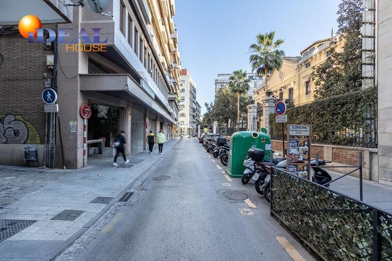 Foto 91a24496-71d0-436e-bc70-0897d500b1e9. Locale commerciale in Centro - Sagrario Granada