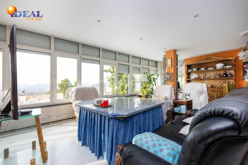 Foto b3118225-d3d2-4e53-bc3a-f3950d10ce2e. Chalet magnifico chalet independiente en colinas bermejas. en Monachil