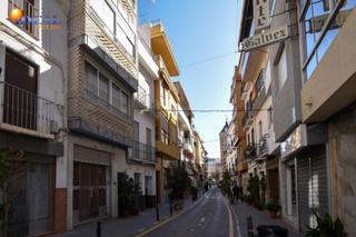 Casa  Calle real. Venta de casa con local comercial en el mismo centro de lanjarn