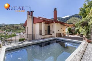 Xalet a Pinos Genil. Chalet en pinos genil