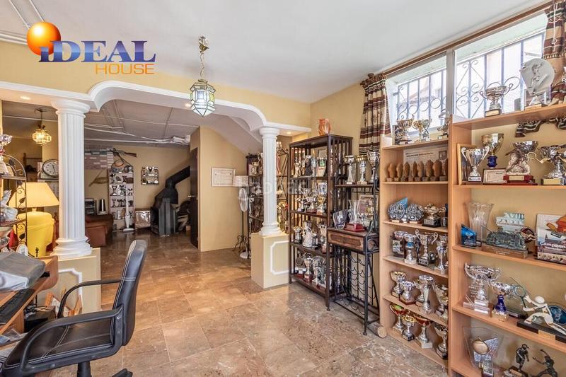 Foto f952a36d-36c7-48dd-b975-b46d023cd0e9. Chalet  en Pinos Genil