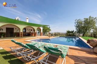 Xalet a Parroquias Sur - La Manjoya. Estupendo chalet con apartamento y piscina en salar