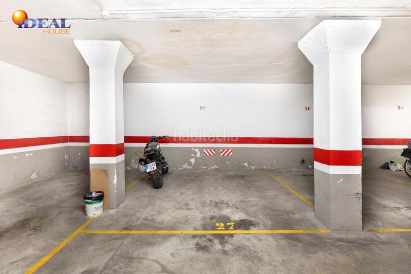 Foto b14846ac-2861-4c5d-8250-9c9f7339b390. Parking voiture dans Camino de Ronda Granada