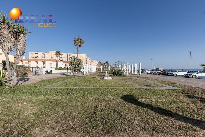 Foto 57312894-6889-4be8-a00d-3076aa925d2d. Reihenhaus mit parking pool in Salobreña costa Salobreña
