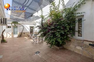Casa  Plaza obispo reyes. Casa turística con alta rentabilidad asegurada en la zubia.
