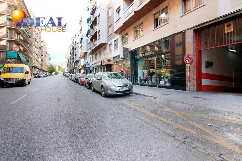 Foto 442dfcaa-5fa2-420e-b483-33e5c8cbb75c. Parking voiture dans Camino de Ronda Granada