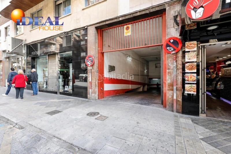 Foto b4043f88-c872-4324-bc1c-681e51318e71. Parking voiture dans Camino de Ronda Granada