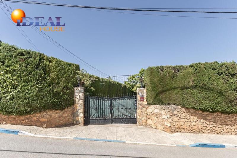 Foto fc48c95d-e2fc-43f7-9268-a27802639bc2. Casa  señorial con terreno en Dílar
